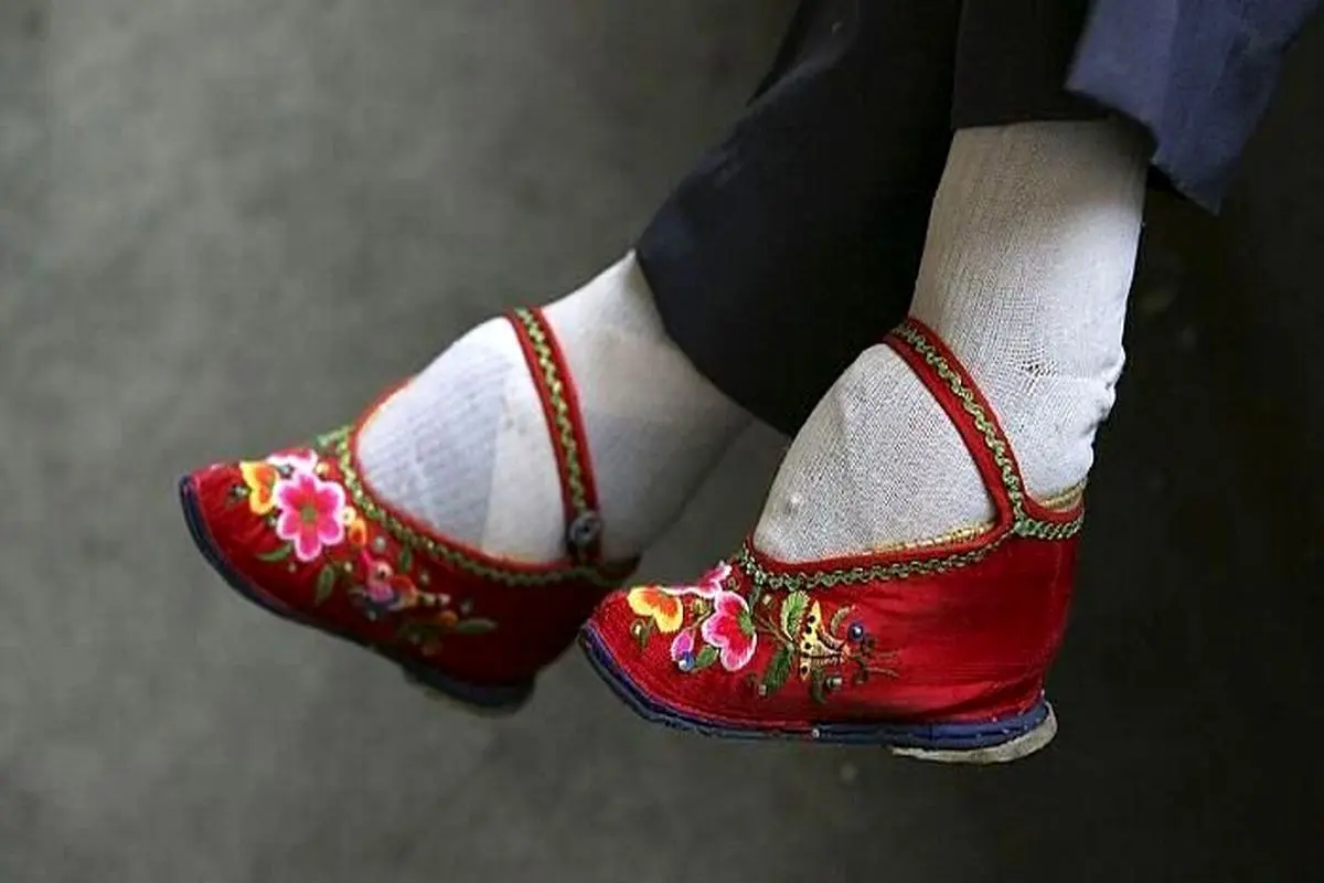 رسوم عجیب برای پاهای زنان+عکس