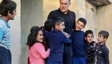 عکس‌| علی دایی محبوب کودکان دهه ۹۰
