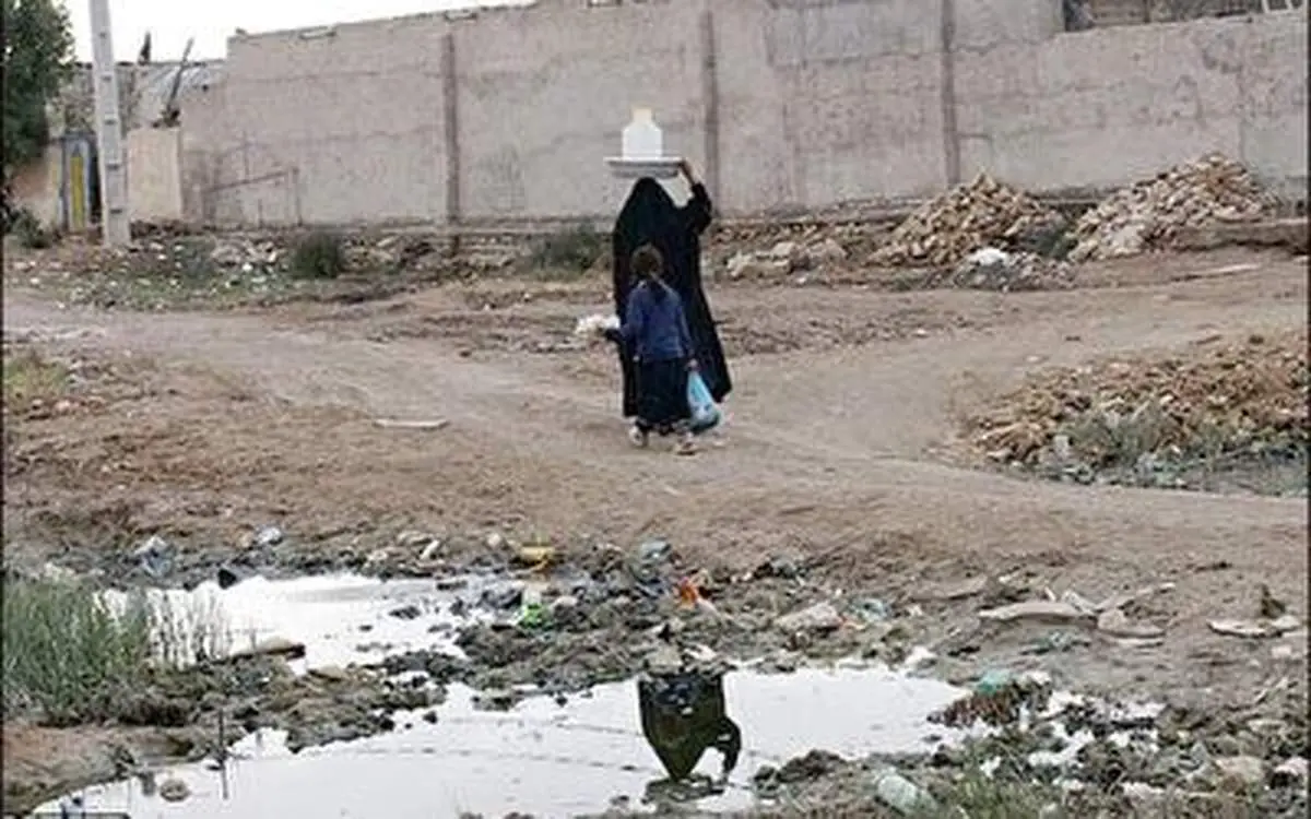 بیش از ۱۰ روز بی آبی در  یکی از مناطق کلانشهر اهواز +فیلم