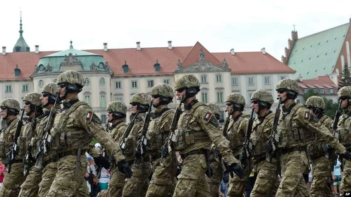 لهستان تیپ‌های مکانیزه را به شرق اعزام کرد