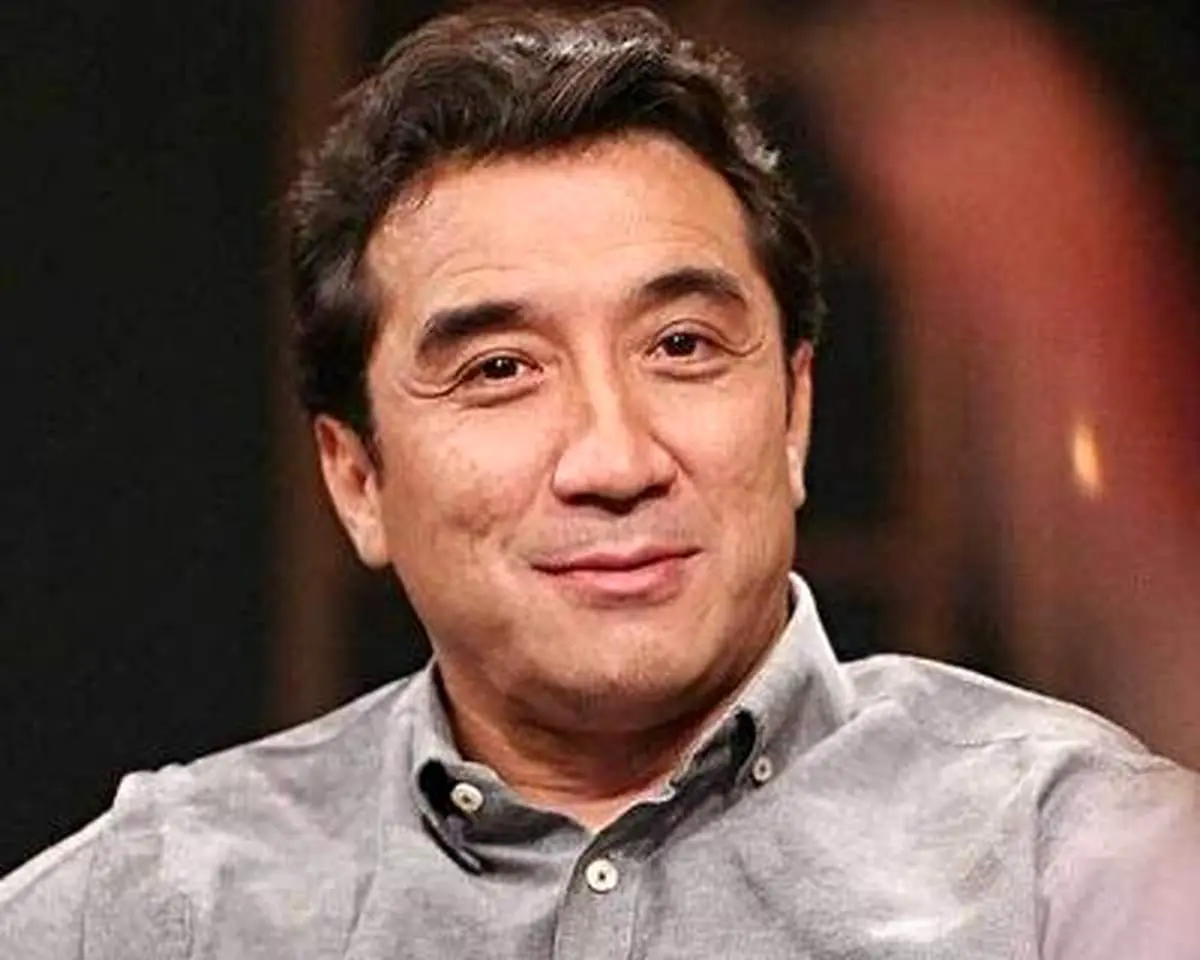 تمام دنیا فوتبال ما را با علی دایی می‌شناسد/ انتقاد خداداد عزیزی از فصل نقل و انتقالات +فیلم