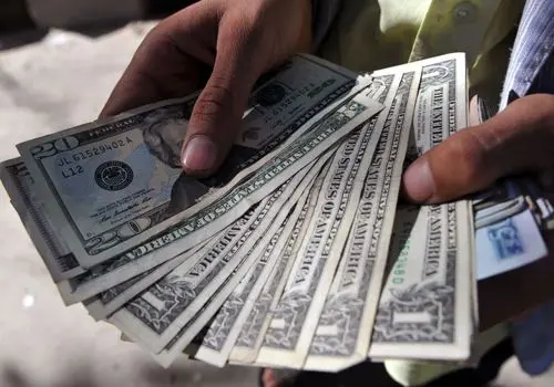 فاصله ۲۰۰۰ تومانی نرخ خرید و فروش دلار
