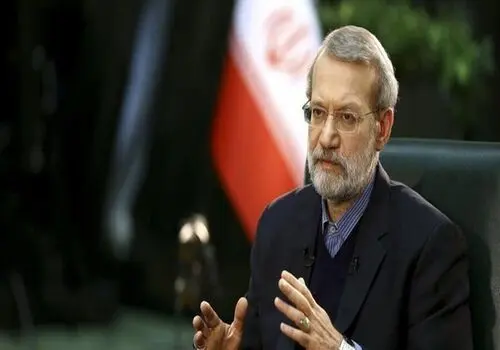 عکسی از شناسنامه علی لاریجانی در لحظه رأی دادن