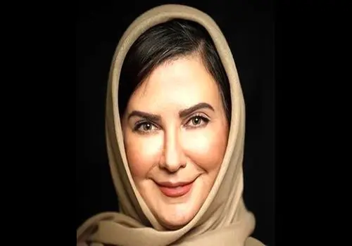 جوانی جاودانه خانم بازیگر! عکس جدید لعیا زنگنه در آستانه‌ی ۶۰ سالگی