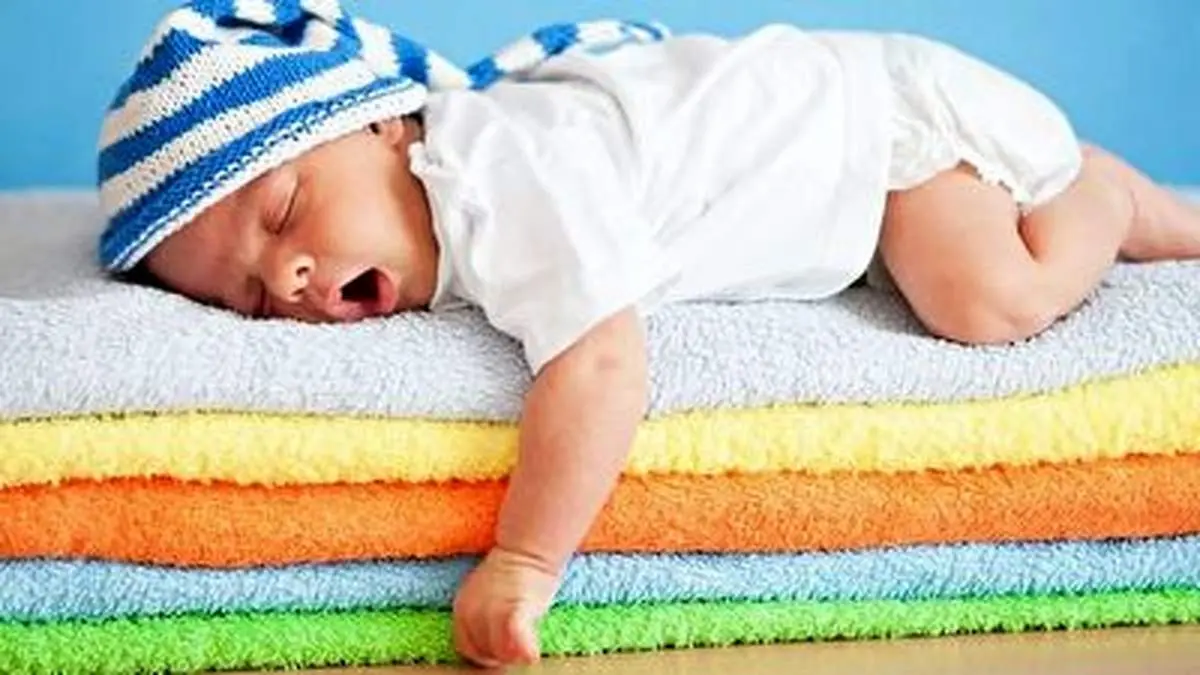 شیوه عجیب خواباندن نوزاد در ۸۳ سال پیش+ فیلم