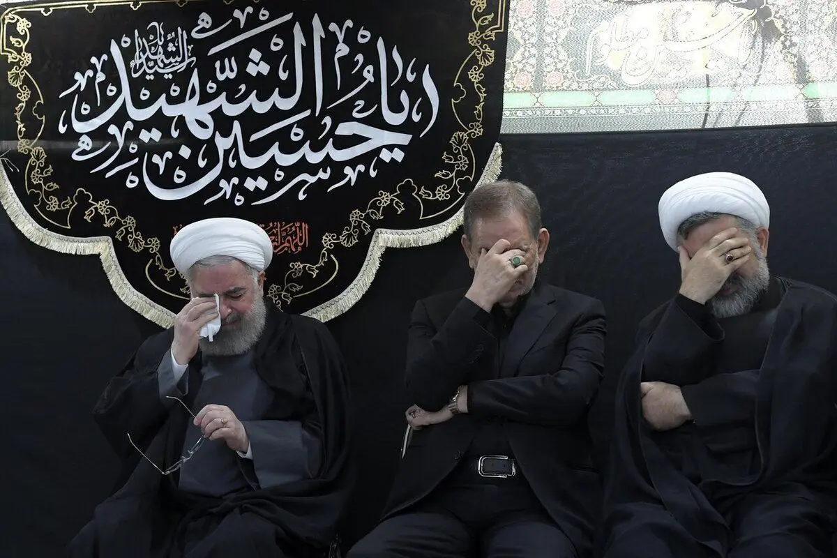 عزاداری های حسن روحانی در مراسم ابا عبدالله حسین (ع)+ تصاویر