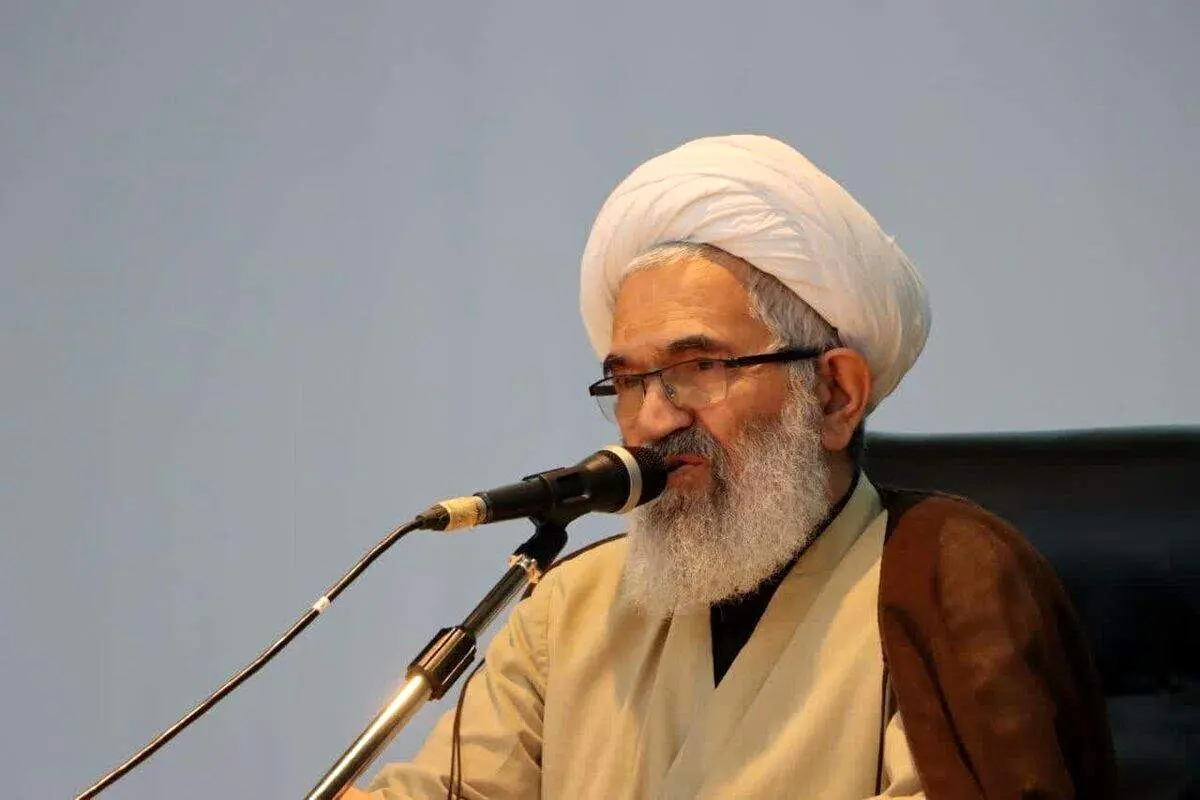 یک عضو مجلس خبرگان: بیحجابها به جای جریمه باید شلاق بخورند