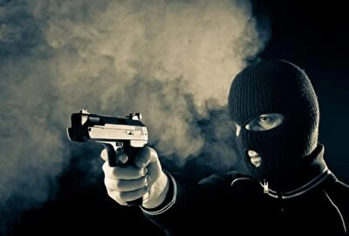 خفتگیری در کالیفرنیا آمریکا با سلاح تمام اتوماتیک! + فیلم