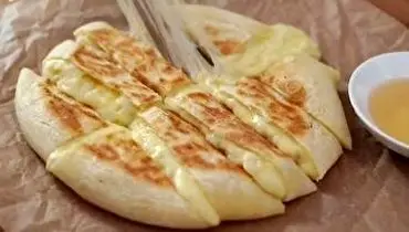 طرز تهیه نان سیب زمینی پنیری بدون نیاز به فر و مخمر+ فیلم