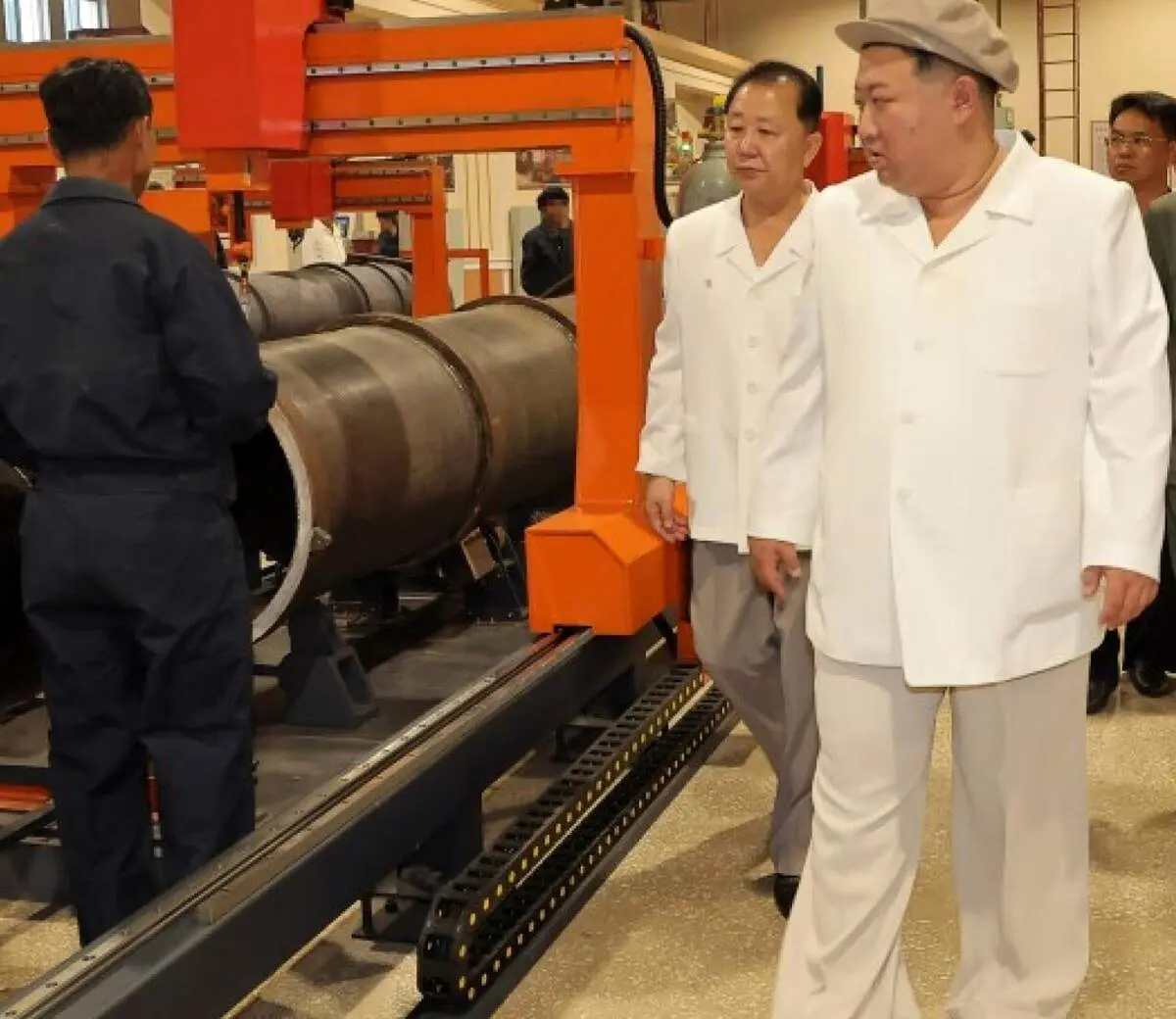 رونمایی رهبر کره شمالی از سلاح های جدید+ تصاویر