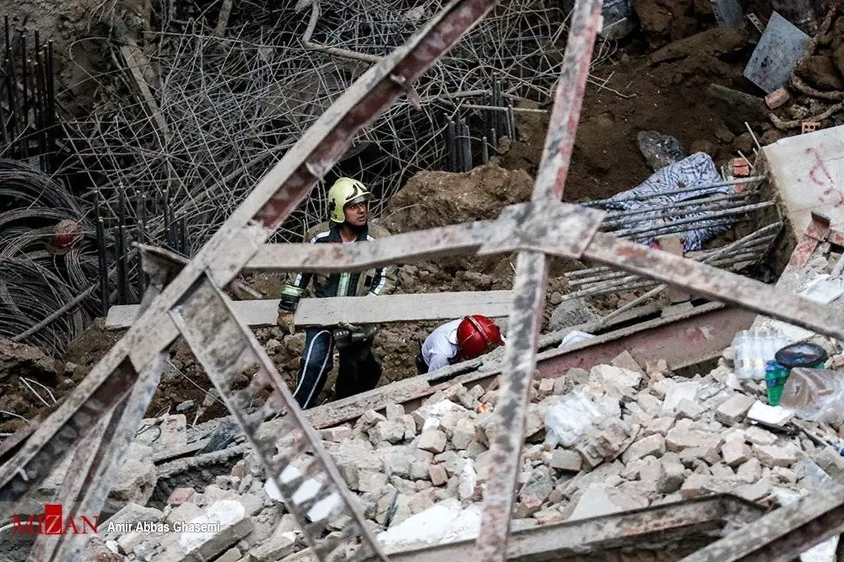 کشف دو جسد از زیر ریزش ساختمان درحال ساخت