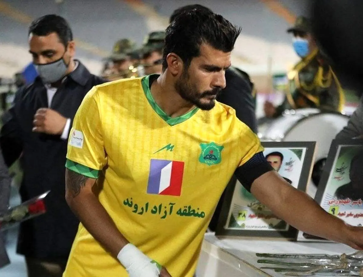 کتک کاری کاپیتان تیم لیگ برتری با یک هوادار!