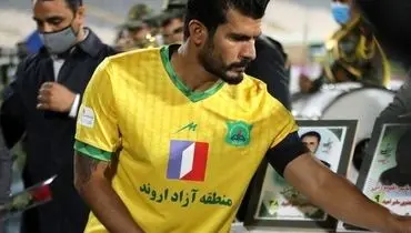 کتک کاری کاپیتان تیم لیگ برتری با یک هوادار!