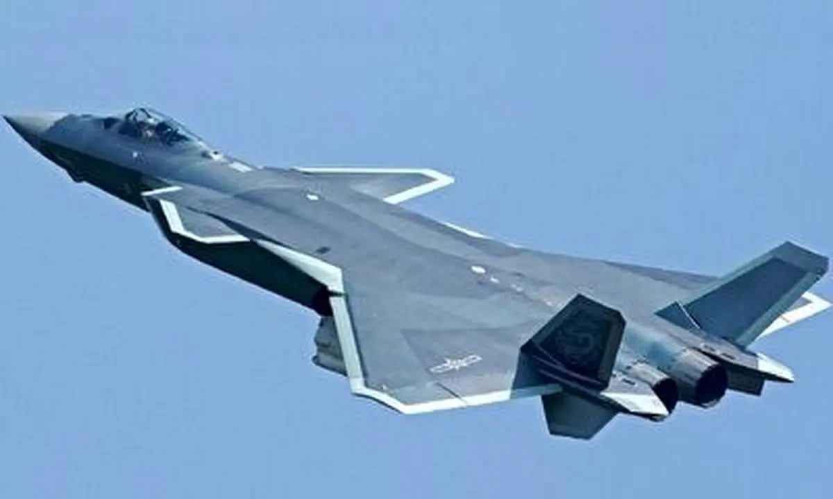 قدرت‌نمایی رقیب چینی سوخو روسی و F-22 و F-35 آمریکایی+ فیلم