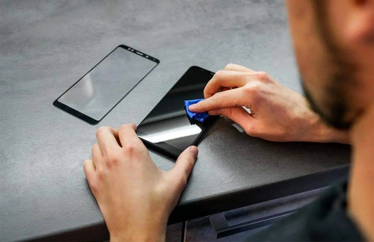 با این ترفند دیگه لازم نیست گلس گوشیتو عوض کنی