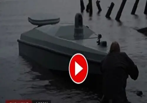 لحظه حمله هوایی اوکراین به یک کشتی نظامی روسیه+ فیلم