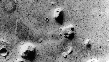 ماجرای ظاهر شدن چهره های عجیب در مریخ به روایت این عکس ها!