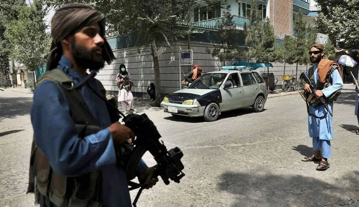 جنجال جدید طالبان افغانستان در سوزاندن آلات موسیقی+ عکس