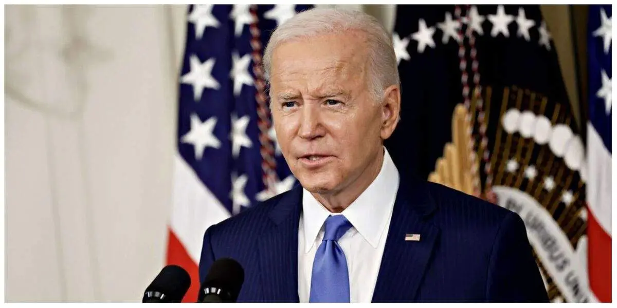 ژست جدید بایدن در ساحل دریا سوژه رسانه ها شد+ عکس