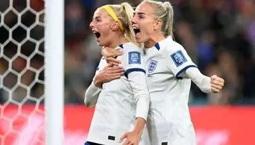 قیافه عجیب یک دختر در مراسم افتتاحیه جام جهانی زنان سوژه شد!+ عکس