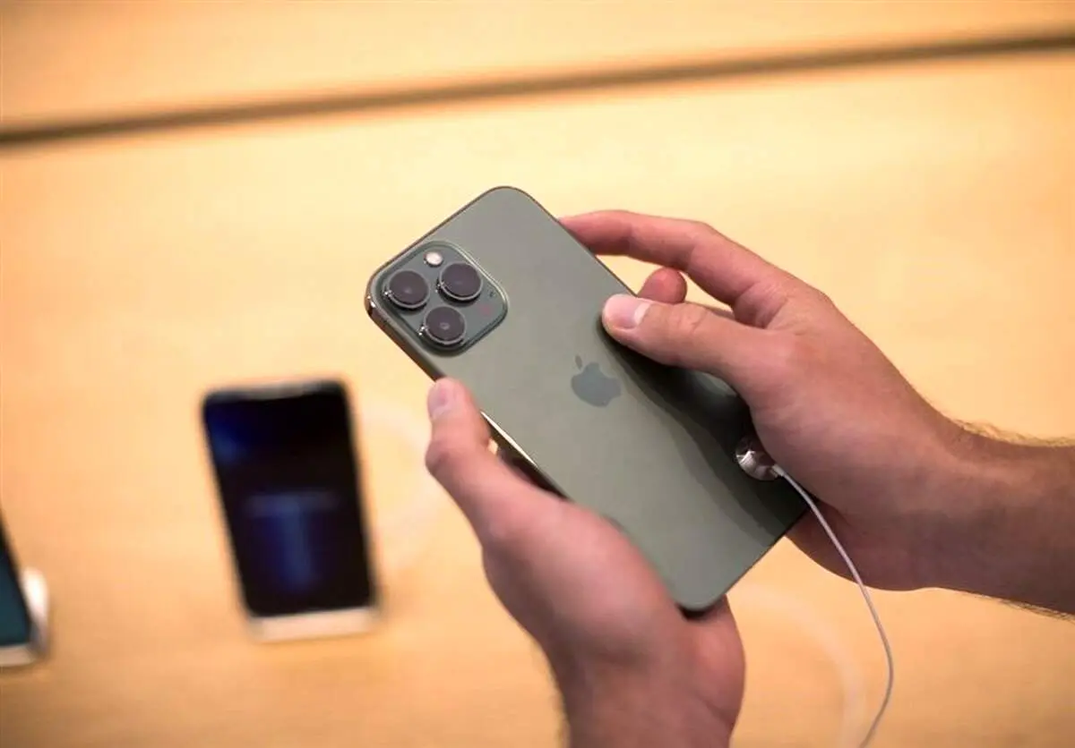 لزوم بررسی تخلفات عمده فروشان موبایل