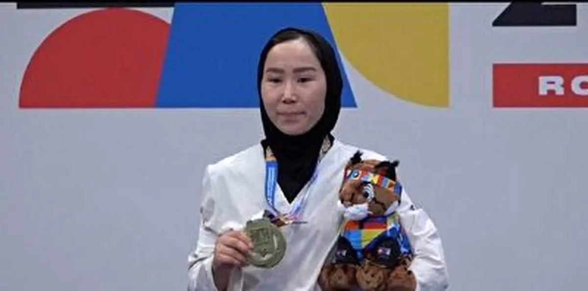 گریه و حرف های تلخ ورزشکار زن افغانستانی پس از کسب عنوان قهرمانی+ فیلم