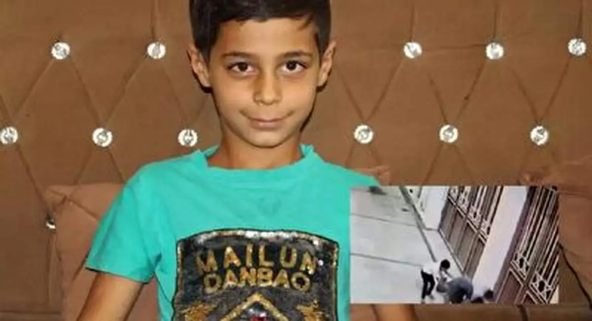 ناگفته های پسر شجاع حادثه شــاهچراغ که برای نجات پدرش، خودش را به خطر انداخت+ فیلم