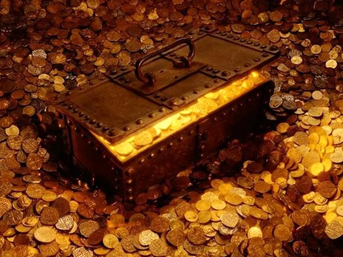 گنجی که پسر ۸ ساله در حیاط مدرسه پیدا کرد+ عکس