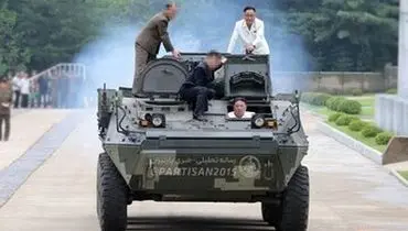 رهبر کره شمالی سوار بر یک نفربر عجیب!+ عکس