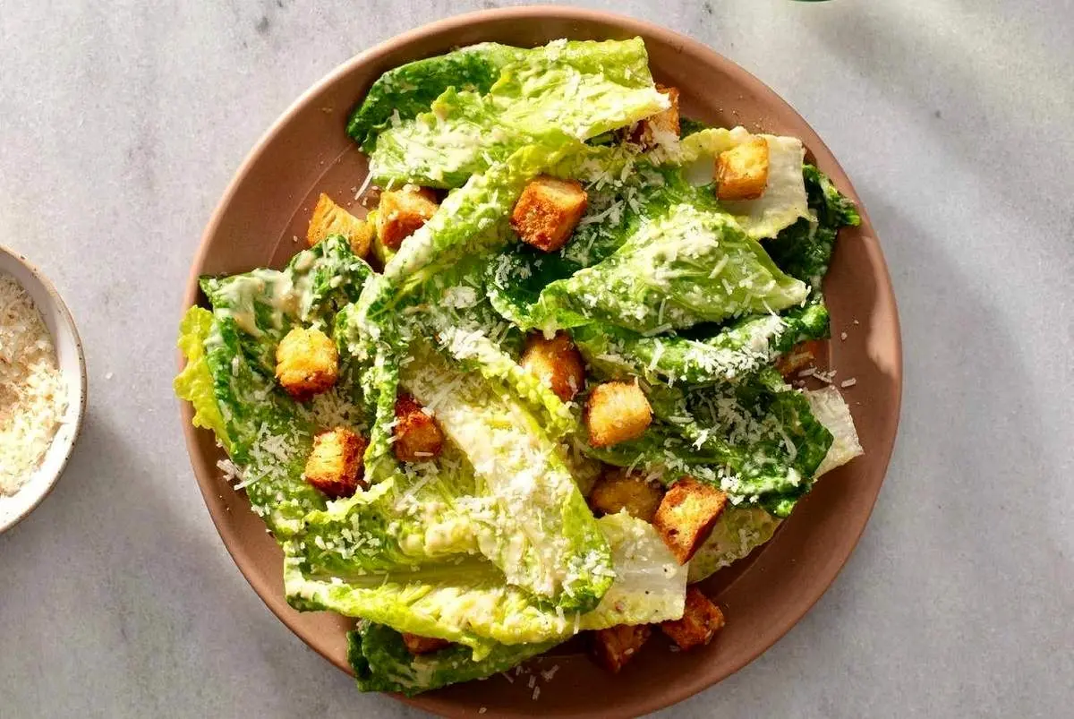 طرز تهیه سالاد سزار به روش رستورانی