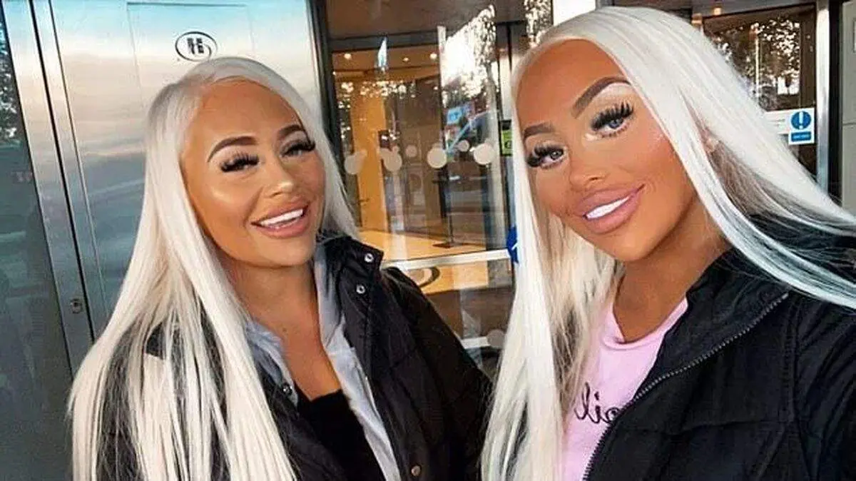 هزینه ۲۰۰,۰۰۰ دلاری دختران دوقلو برای شبیه شدن به عروسک باربی!+ عکس