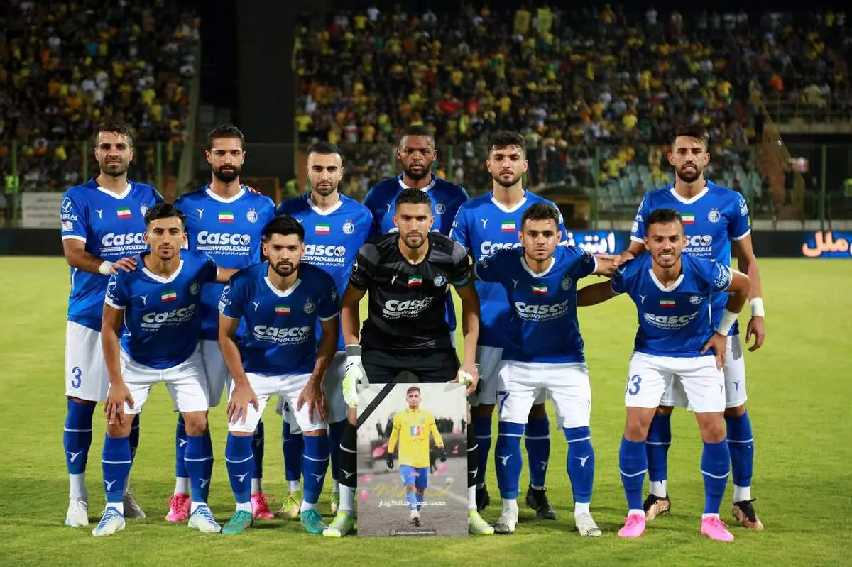 تصویر ستاره های بازی اول استقلال روی پوستر بازی با ملوان+ عکس