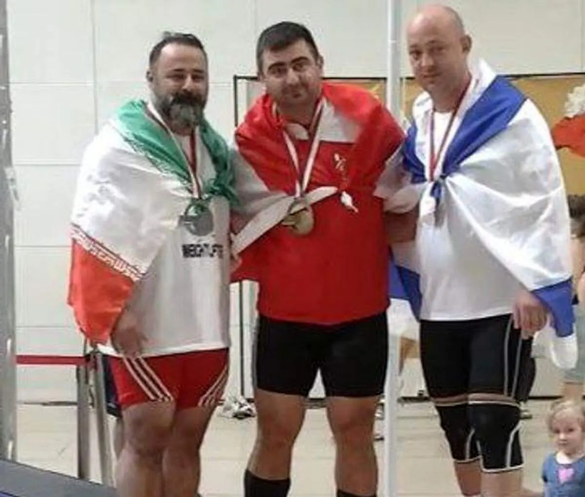 محرومیت وزنه‌بردار ایران به دلیل عکس یادگاری با نماینده اسرائیل