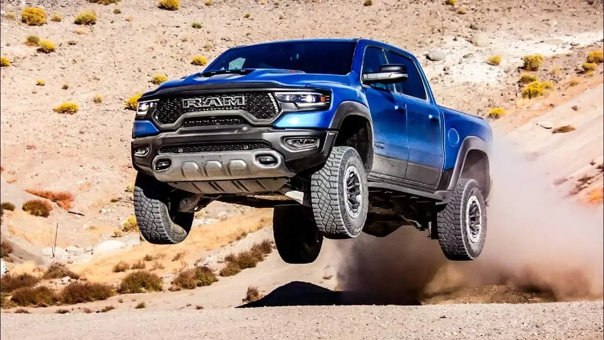 سلطان وانت‌های غول‌پیکر آمریکایی بازنشسته می شود+ عکس