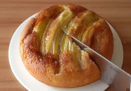 طرز تهیه خوشمزه ترین رول کیک موزی برای عصرانه+ فیلم / آموزش پخت نان موزی با مواد ساده