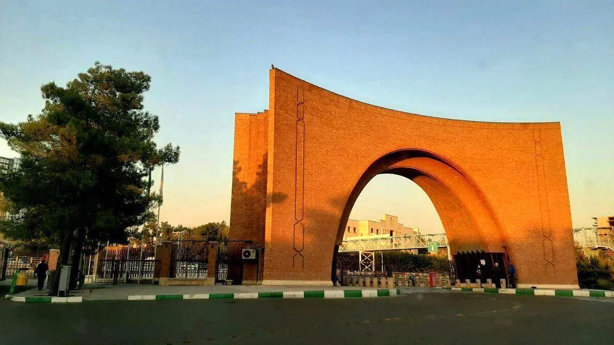 توییت غم‌انگیز استاد زنی که از دانشگاه اخراج شد+ عکس