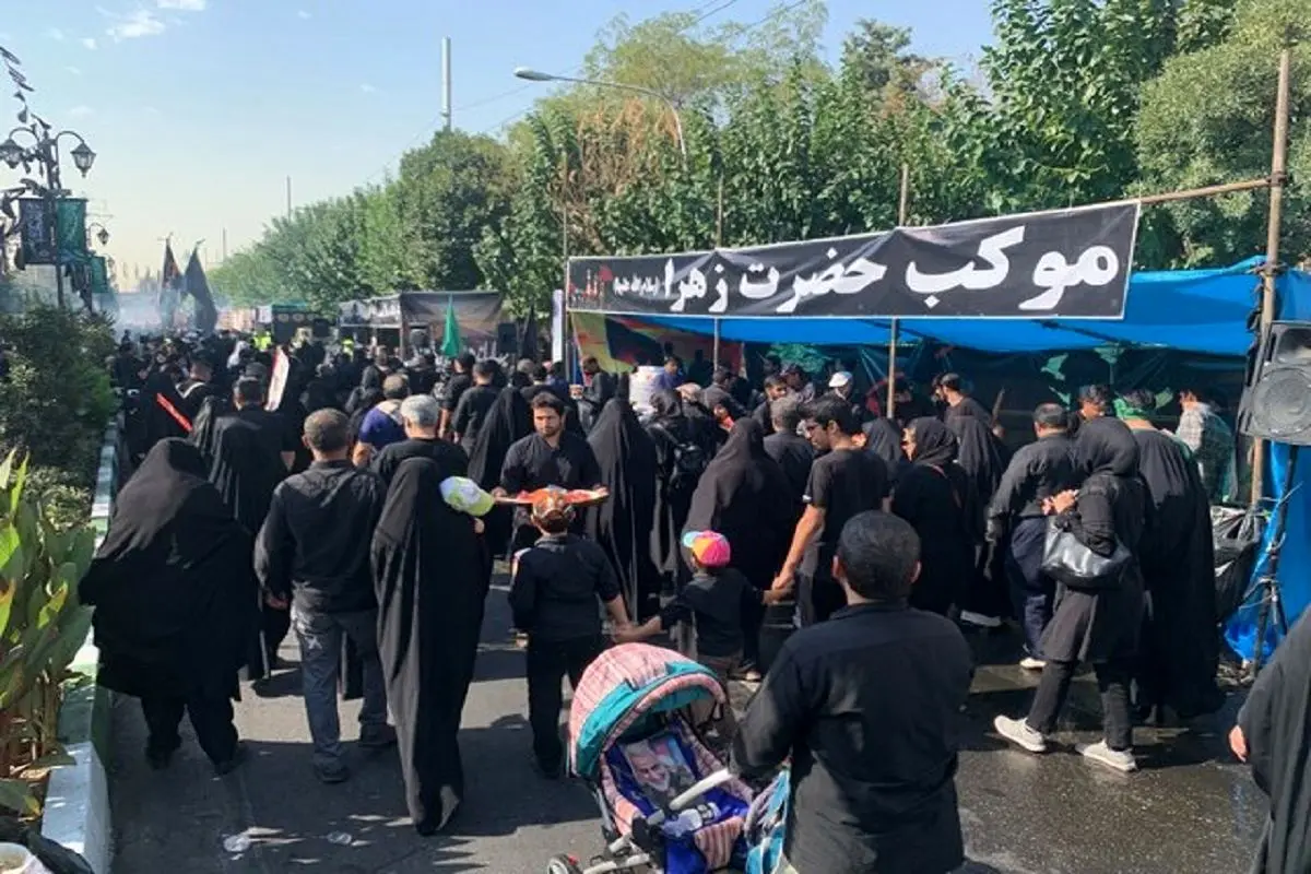 از کودکان تا مسئولان کشوری همه در پیادهروی جاماندگان اربعین در تهران + عکس
