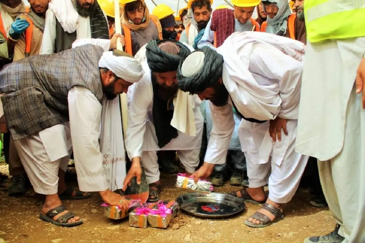 پروژه خیابان‌سازی در افغانستان توسط طالبان کلید خورد+ عکس