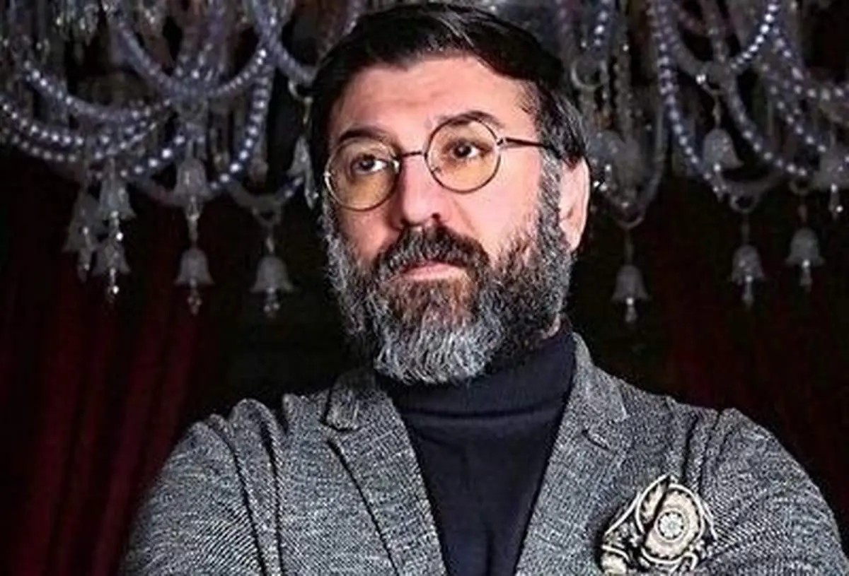 ویدیویی خاطره انگیز از خنده های زنده یاد علی انصاریان در برنامه تلویزیونی