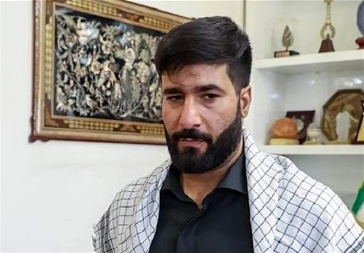 اهدای نشان تکاور ارتش به مدافع حرم شاهچراغ+ عکس