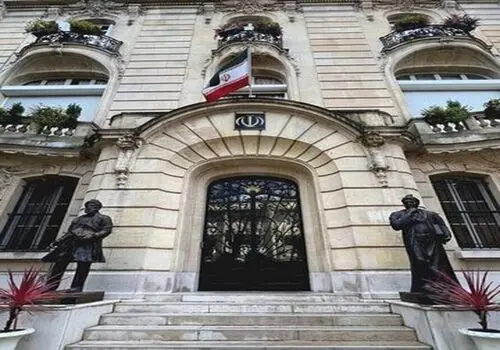 ورود عناصر مسلح به ساختمان سفارت ایران در دمشق + فیلم
