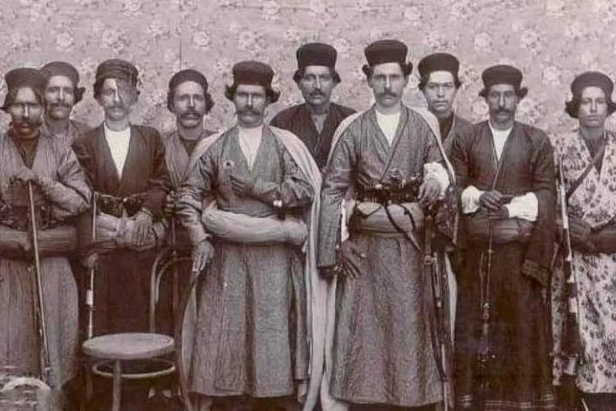 تصویری زیر خاکی از پسران ایل قشقایی در سال ۱۳۴۹+ عکس