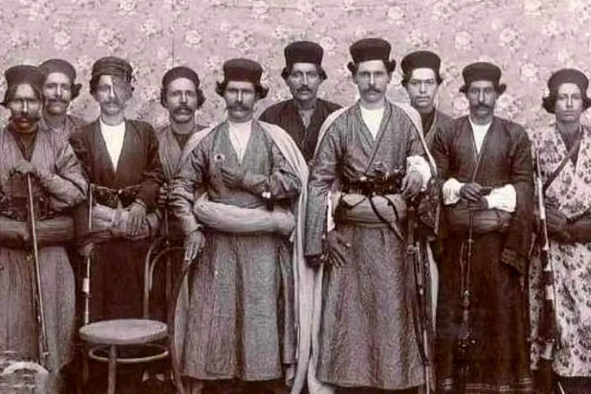 تصویری زیر خاکی از پسران ایل قشقایی در سال ۱۳۴۹+ عکس