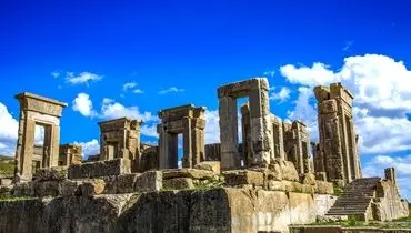 تندیس سفالین یک چنگ نواز مربوط به هنر اشکانی در موزه لوور+ عکس