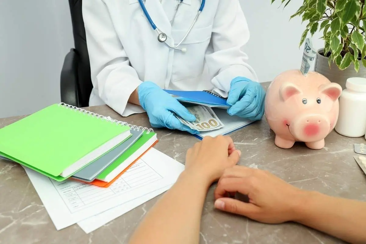 دریافت ارز و سکه ترفند پزشکان زیرمیزی‌بگیر