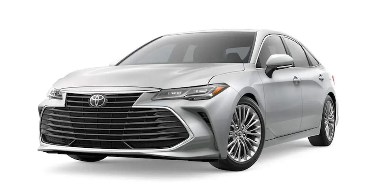 وضعیت عجیب راننده بعد از چپ شدن یک خودرو تویوتا در تهران+ عکس