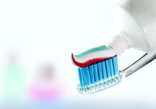 خمیردندان ایرانی بخریم یا خارجی؟