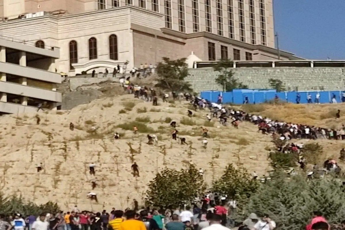 ازدحام هواداران هنگام ورود رونالدو و کاروان النصر به هتل اسپیناس+ فیلم و عکس