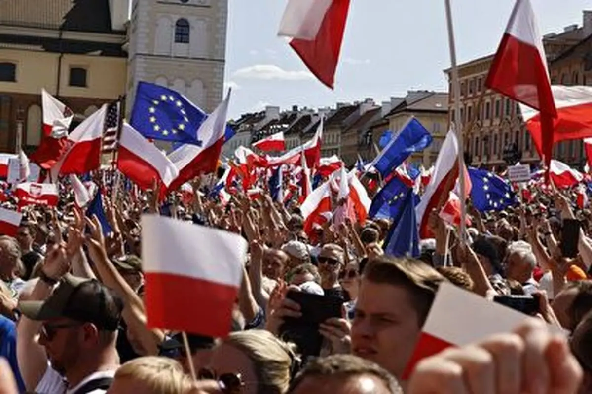 بزرگترین تظاهرات ضددولتی تاریخ لهستان+ فیلم