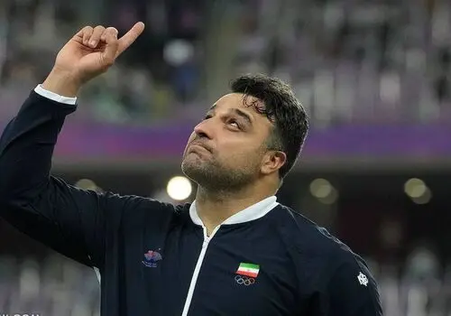 درگیری موافقان و مخالفان احسان حدادی مقابل وزارت ورزش و جوانان + فیلم

